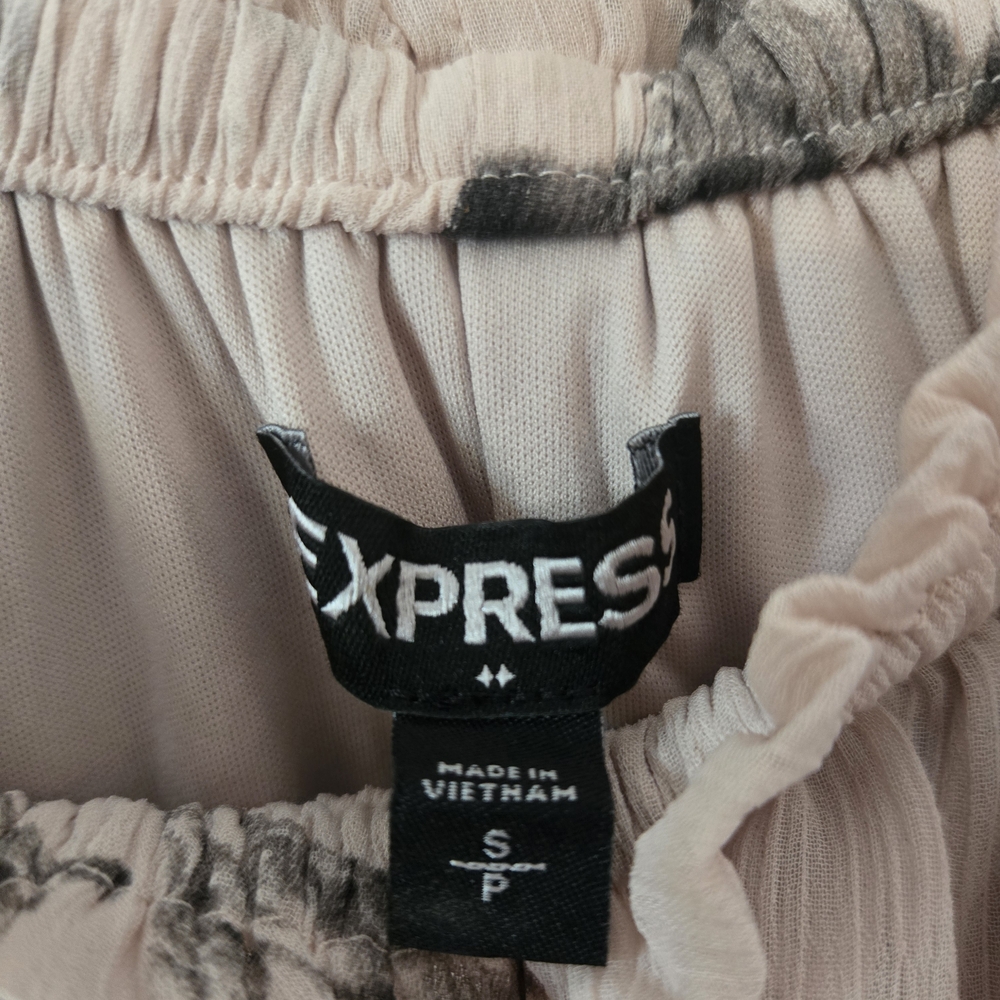 Express Blush and Gray Ruffled Garment - Picture 2 of 2